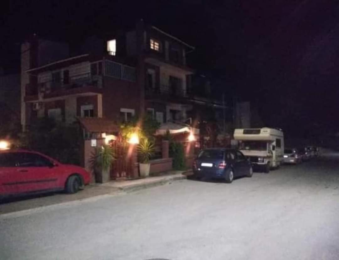 Blue Moon Accommodation 尼亚米卡尼奥纳 外观 照片
